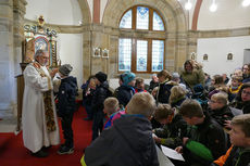 Krippenandacht mit Segnung der Kinder (Foto: Karl-Franz Thiede)